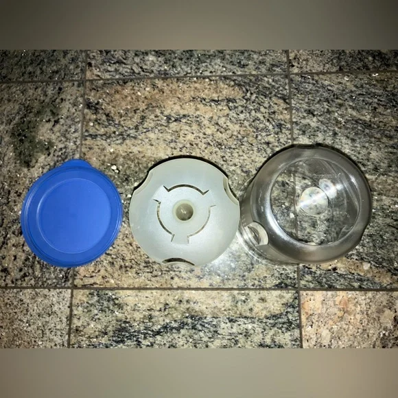 Tupperware Container - Picture 2 of 5